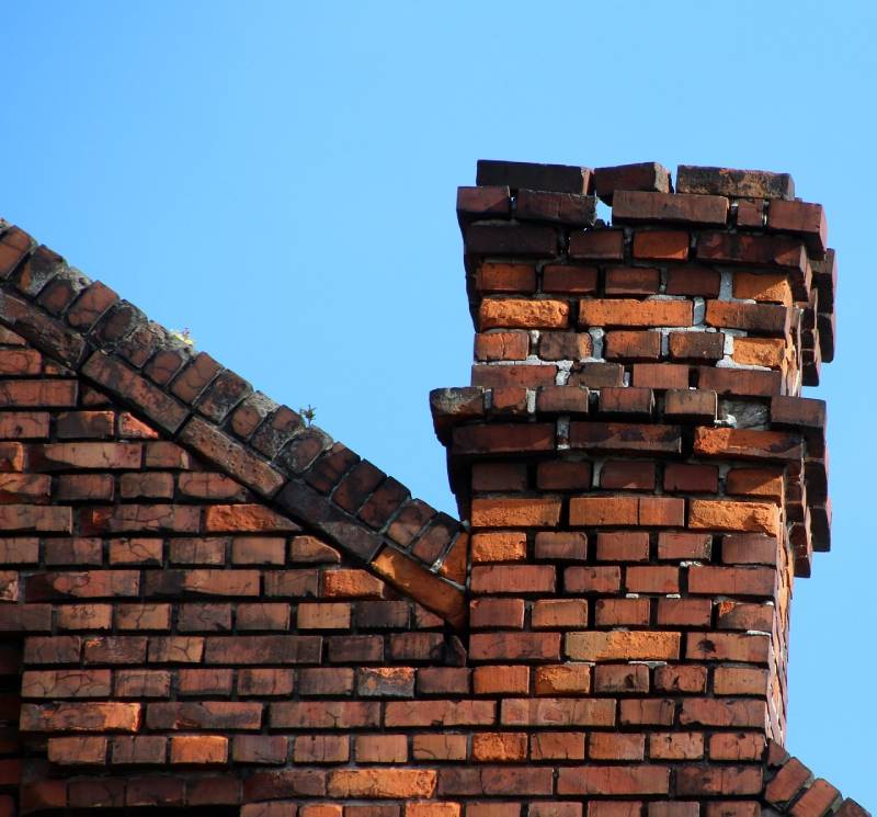 Signs Your Newport Beach Home Needs a Chimney Inspection Damaged chimney on an Newport Beach home showing cracks and missing mortar